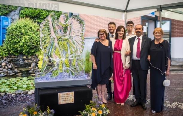 La foto di famiglia scattata venerdì in azienda