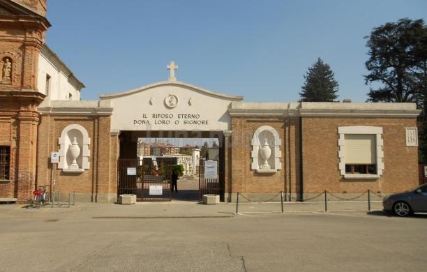 Rivoli, al cimitero con il proprio cane