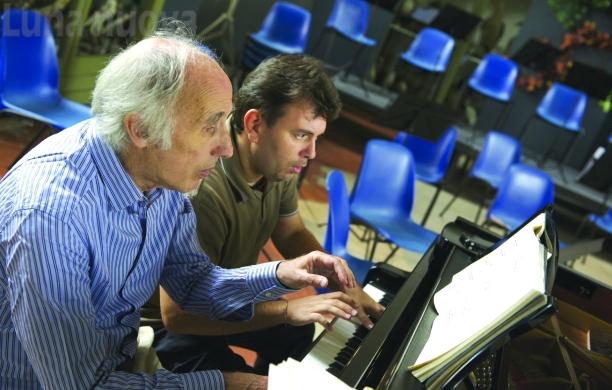 Ai Batù quattro mani e un pianoforte