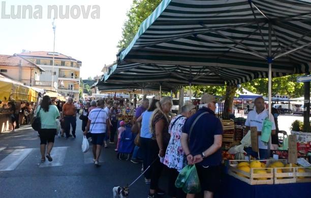 Mercato di Avigliana: presto il trasferimento, ma la gente mugugna