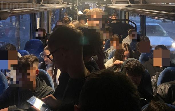 Giaveno, bus pieni: studenti restano a piedi