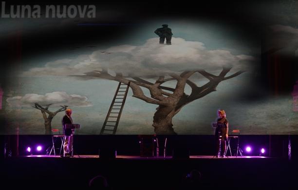 Va in scena la follia dei manicomi