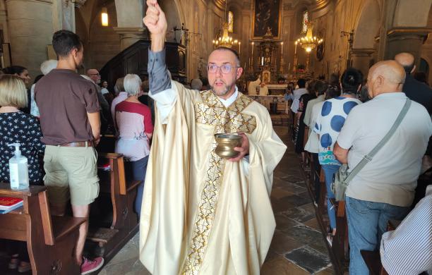 S.Antonino, per don Antonello ingresso in risciò: parroco "in patria"