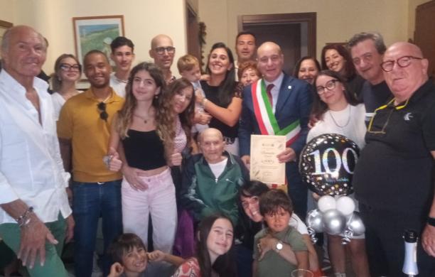 Collegno festeggia il secolo di nonno Donato