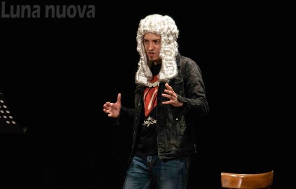 Fabrizio Falco in un momento dello spettacolo (Foto Andrea Cova )