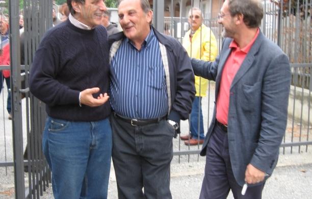 Ezio Sada (al centro)  il giorno della vittoria delle elezioni comunali del 2007