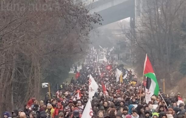 8 dicembre No Tav: alcune migliaia di manifestanti in marcia da Susa a Venaus 