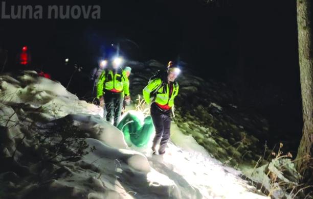 Cane in ipotermia, salvato nella notte all'Orsiera