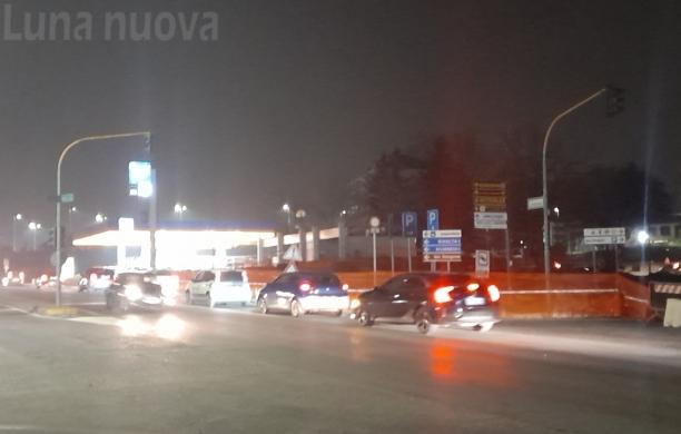 Rivoli, il traffico scorre intorno al cantiere