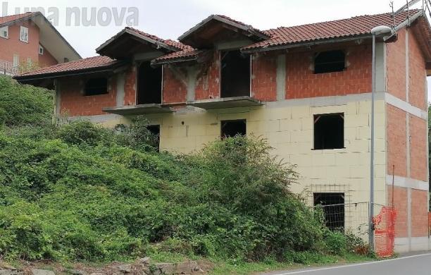 Giaveno, case sociali nello stabile abusivo