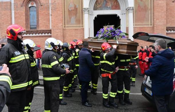Rivalta: pioggia, lacrime e sirene per l'addio a "Rudy"