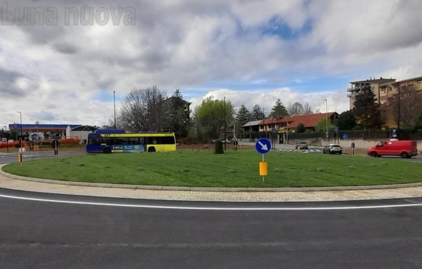 Rivoli inaugura la maxi rotonda 