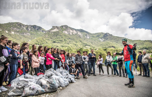 Di corsa per fare pulizia sulle strada della cintura