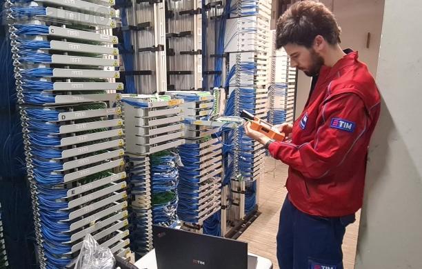 Avigliana, banda ultra larga: i nuovi cavi di Tim per 150 abitazioni