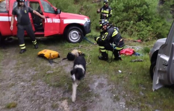 Novalesa: volo di 50 metri, cane salvato dai vigili del fuoco