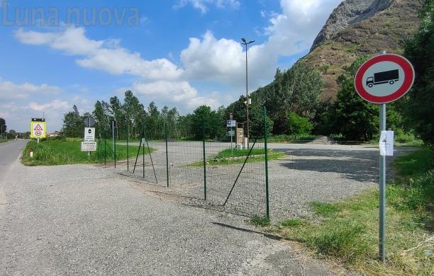 S.Ambrogio, nella recinzione si apre un varco: trattativa serrata