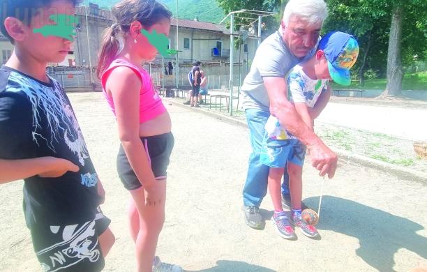 Villar, se gli anziani raccontano la satula ai bambini del centro estivo