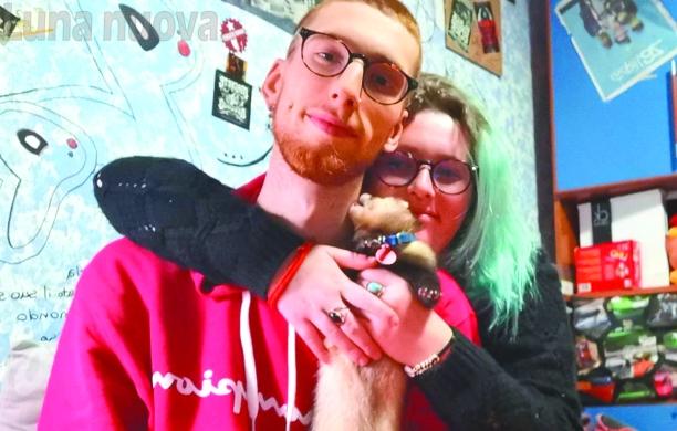La "animal family" di Ailo, il furetto giramondo