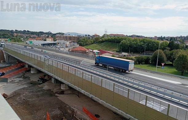 Rivoli, due corsie aperte sul viadotto