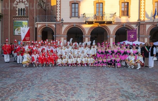 Orbassano in festa tra sedano rosso e mezzo secolo di majorettes