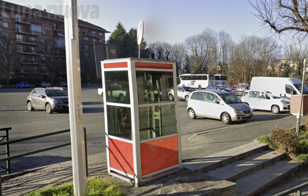 Alpignano, le cabine telefoniche diventano mini biblioteche