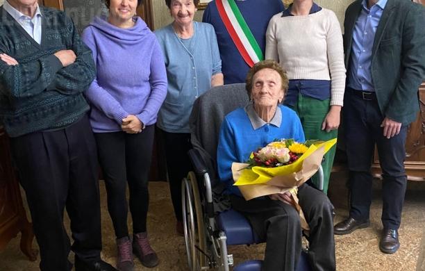 Condove: ora per nonna Rina le candeline sono 109