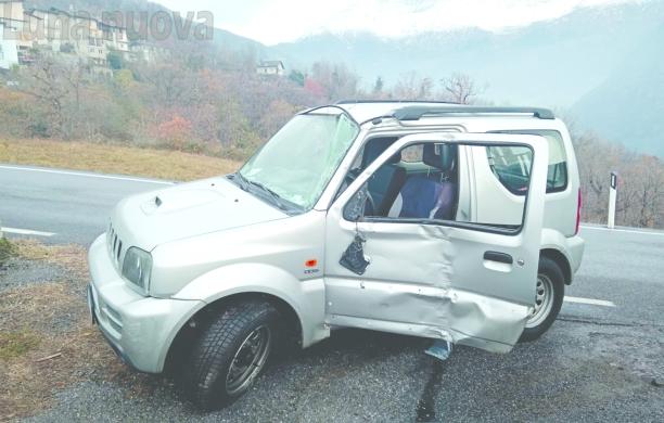 Gelicidio, strade di auto e pedoni 