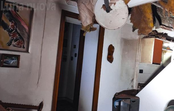 Vaie, scoppio misterioso: crollo del soffitto, anziano salvo per miracolo