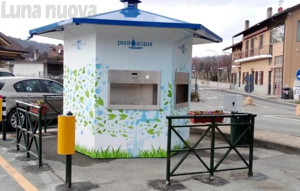 Reano, una casetta dell’acqua in piazza