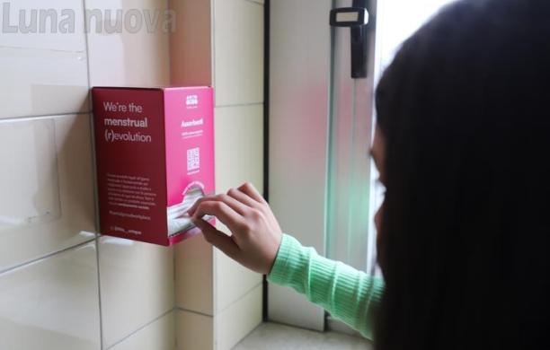 Grugliasco, assorbenti nei bagni delle scuole medie