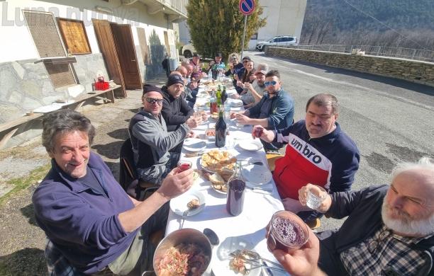 Polenta Putasa, la tradizione torna al piedi del Cre di Cou
