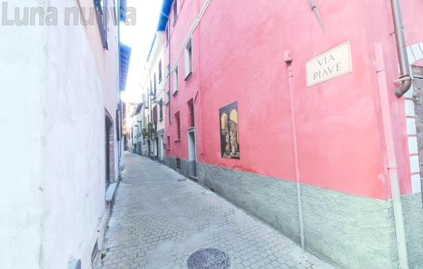 Susa, baby-raid vandalici in centro città