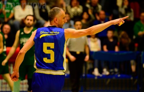 Giaveno, la salvezza arriva dopo un derby bollente (54-56)