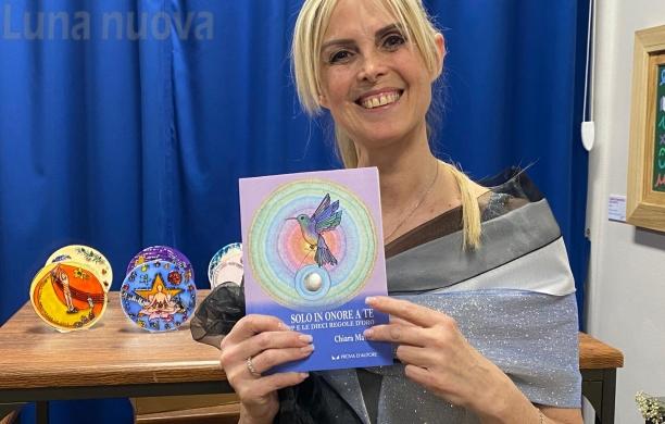 Caselette, "Solo in onore a te": il nuovo romanzo-fiaba di Chiara Mattea