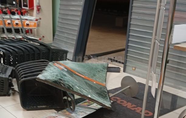 Avigliana, l’assalto notturno al Conad fallisce: non trovano i soldi