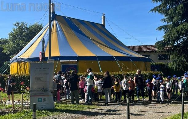 Gli allievi in scena: così Cirko Vertigo conquista i piccoli