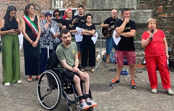Rivoli, il grido per Gaza sale al Castello