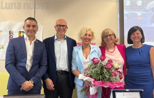 Buttigliera-Rosta, una festa in rosa per l’arrivederci all’amata preside 