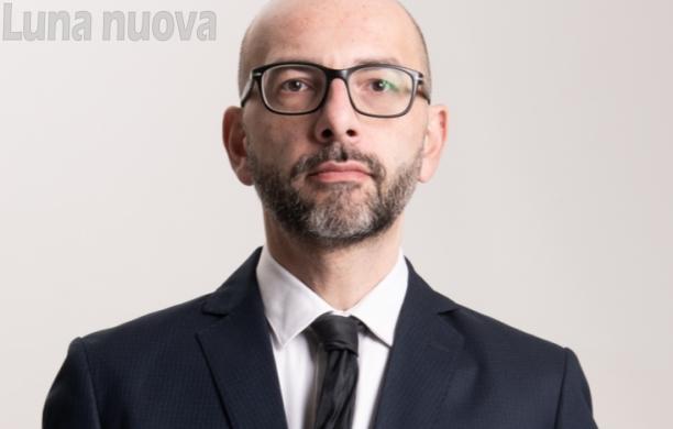 Un attore comico all’ex discarica