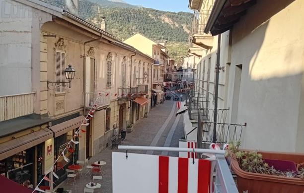 Susa attende la Vuelta a España 2025 con le "Notti in rosso"