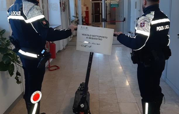 Collegno, continuano i controlli sui monopattini pericolosi