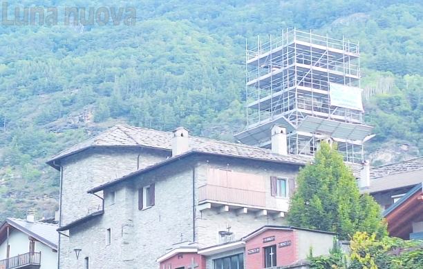 Novalesa: la croce risale sul suo campanile
