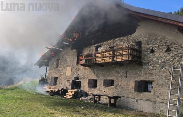 Lozet: l'esplosione manda in fumo la baita