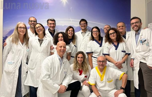 Il pianista torna a suonare grazie agli ortopedici del San Luigi