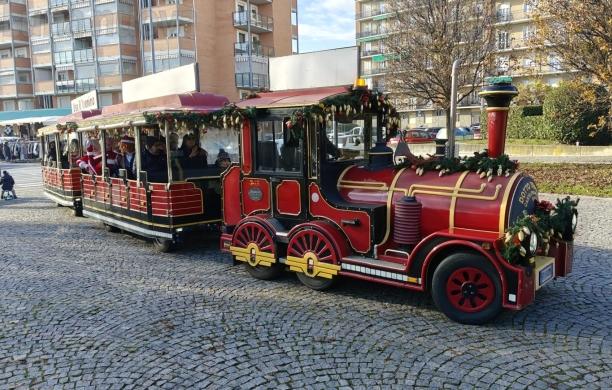 Collegno, pista di pattinaggio e trenino accendono il Natale