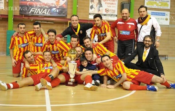 Il Bra festeggia con il trofeo