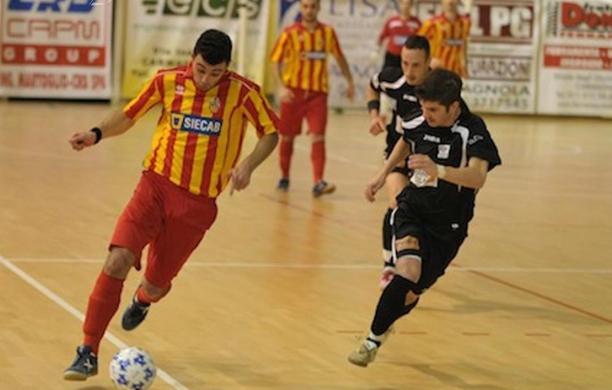 Il calcio a 5 si ferma tra le solite polemiche