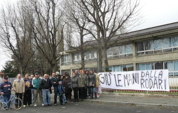 I genitori contro la chiusura della Rodari