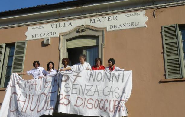 La protesta contro la chiusura di Villa Mater arriva in consiglio
