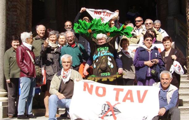 No Tav in visita alla mostra di Gilardi, l'artista-militante